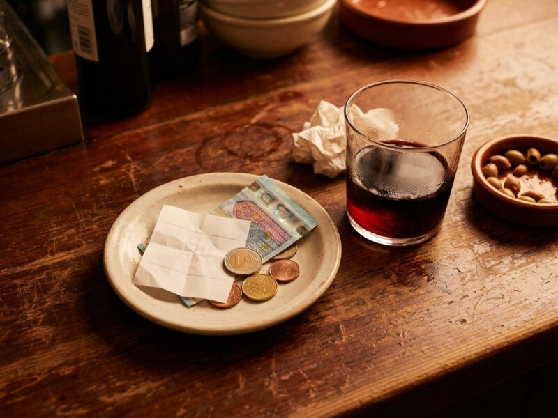 Tipping in Spain: What’s Expected, What’s Generous (2026 Guide)