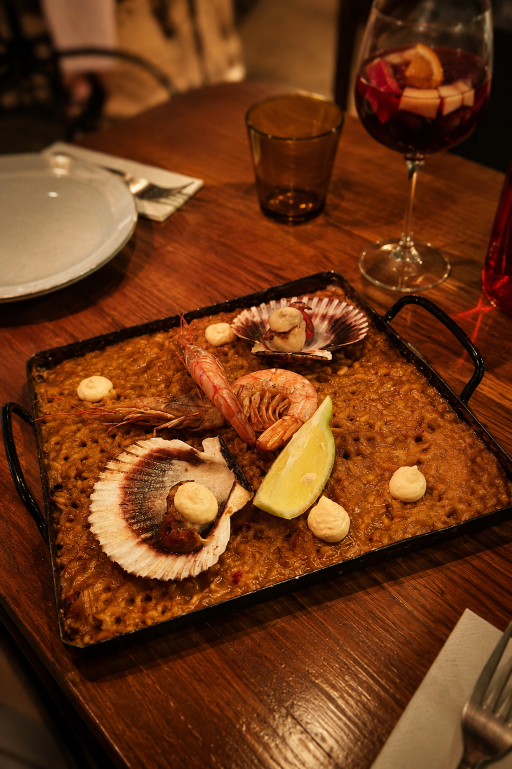 Individual seafood paella with scallops, prawns and cuttlefish at Aliño Ibiza